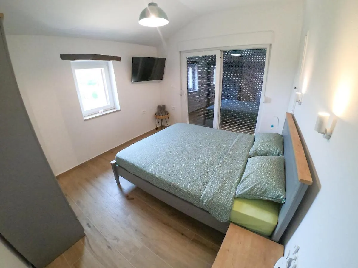 Holiday Home Brsec Мощеничка-Драга 0*,